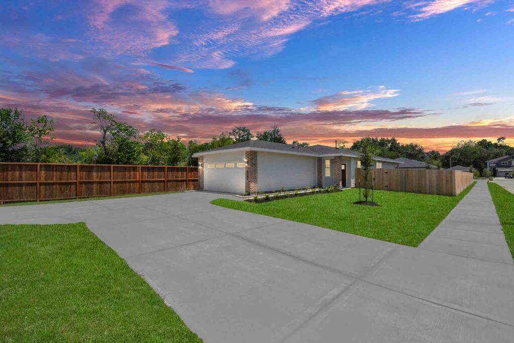 4Bedroom Escape - Near Med Center With Backyard Houston Exteriör bild